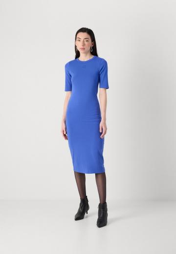 Платье футляр