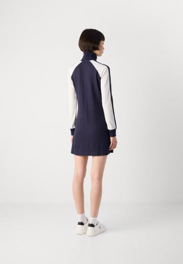 Вязаное платье