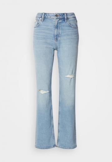 Прямые джинсы