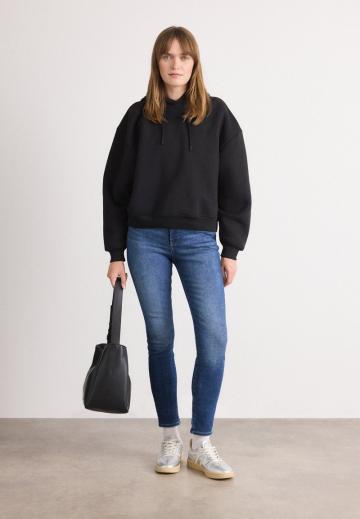 Узкие джинсы