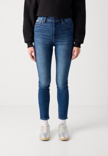 Узкие джинсы