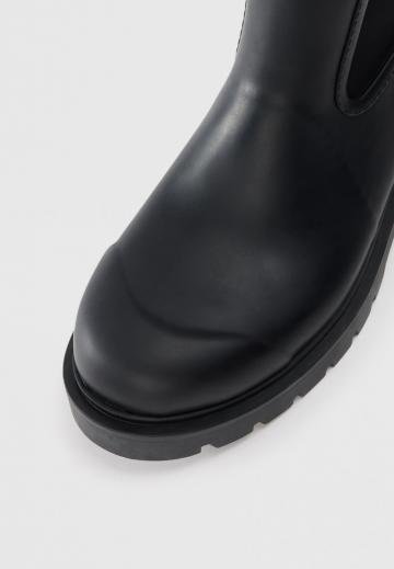 Резиновые сапоги