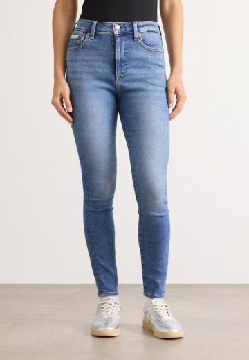 Узкие джинсы