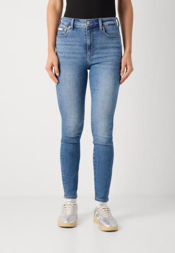Узкие джинсы