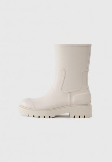 Резиновые сапоги