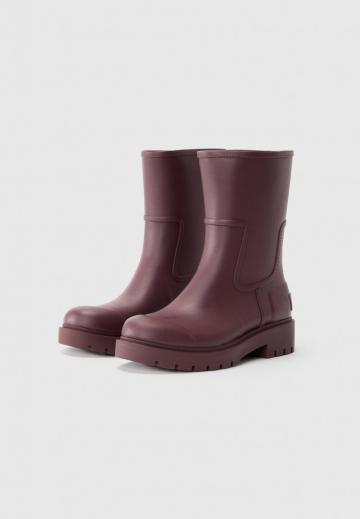Резиновые сапоги