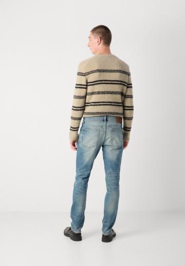 Узкие джинсы