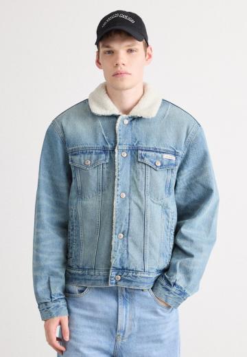 Джинсовая куртка