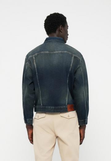 Джинсовая куртка