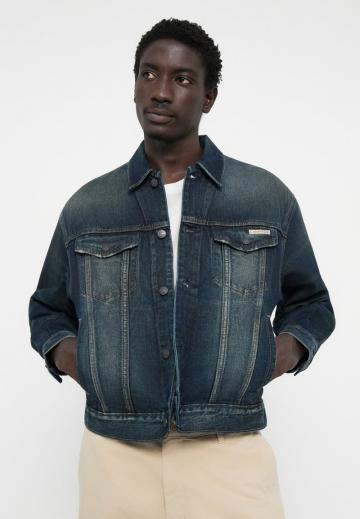 Джинсовая куртка