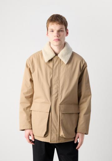 Короткое пальто