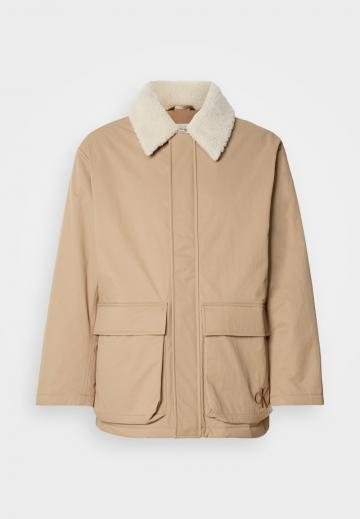 Короткое пальто