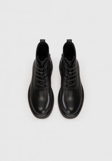 Ботинки на шнуровке