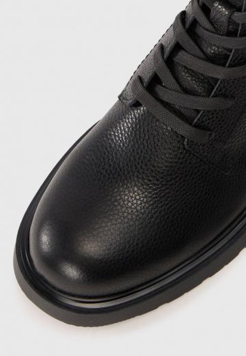 Ботинки на шнуровке