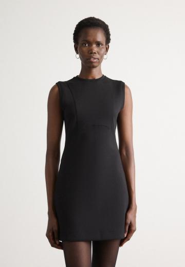 Платье футляр