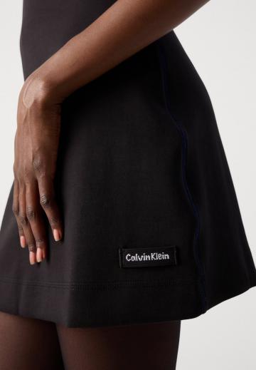 Платье футляр