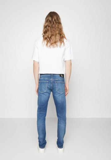 Узкие джинсы