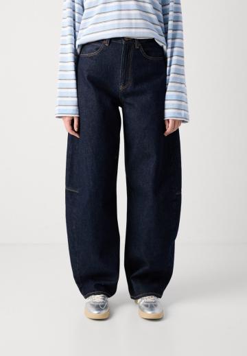 Свободные джинсы