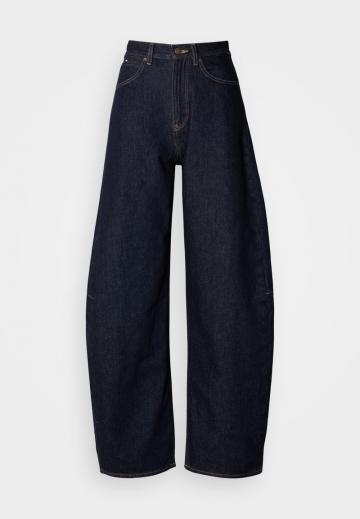 Свободные джинсы