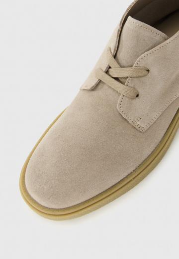 Ботинки на шнуровке