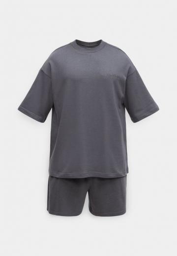 Пижама с шортами