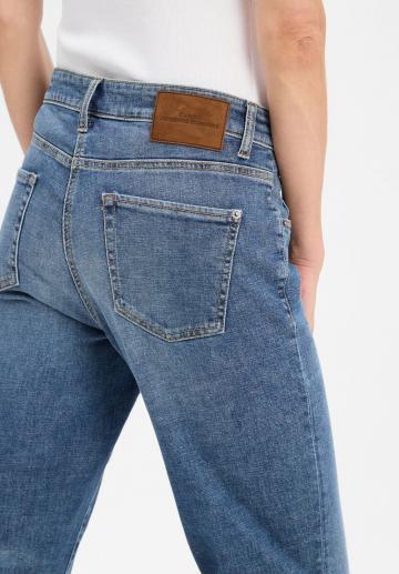 Короткие джинсы