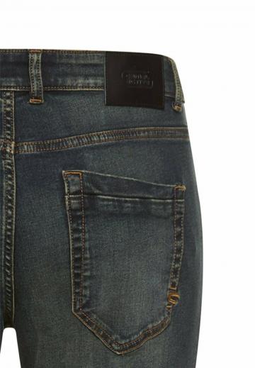 Узкие джинсы