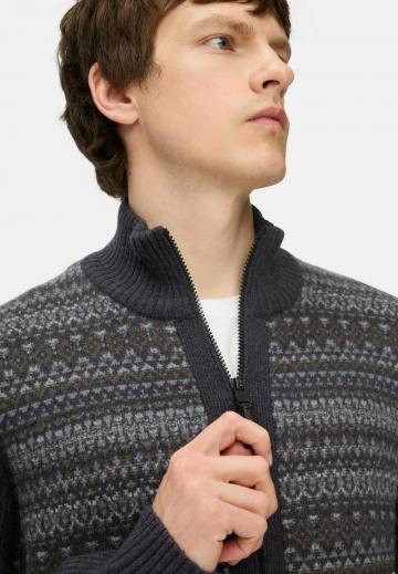 Вязаная кофта