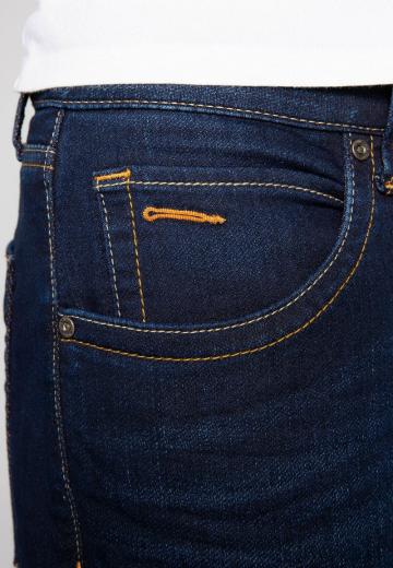 Узкие джинсы