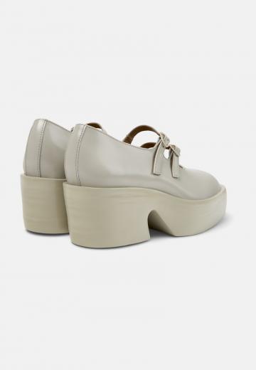 Туфли с высоким носом