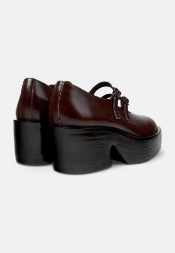 Туфли с высоким носом