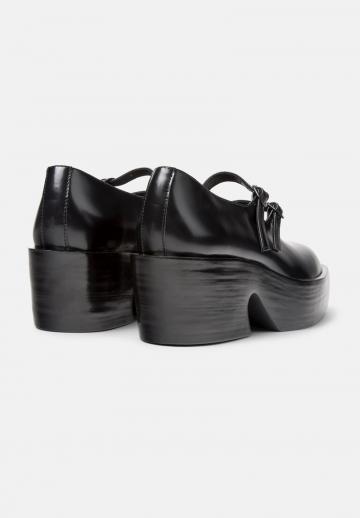 Туфли с высоким носом