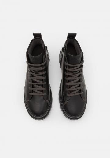 Ботинки на шнуровке