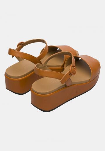 Босоножки на танкетке