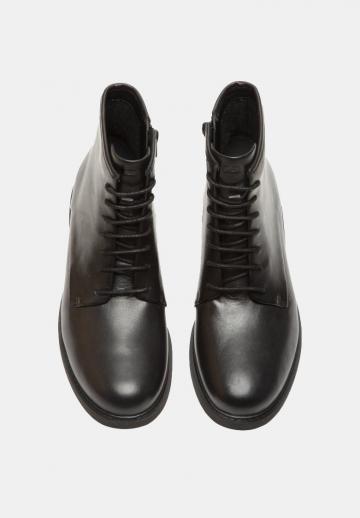 Ботинки на шнуровке