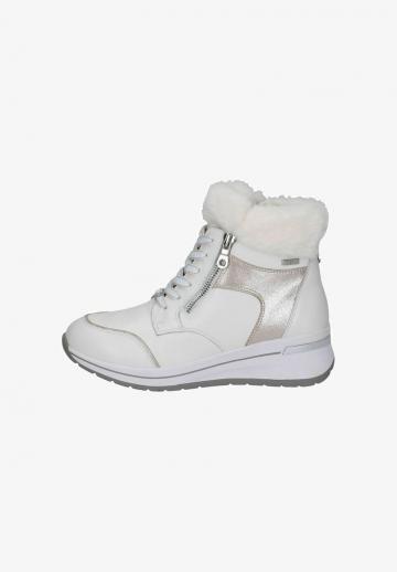 Сапожки на танкетке