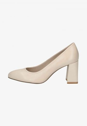 Туфли с высоким носом