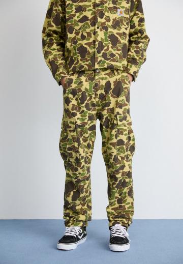 Брюки с накладными карманами