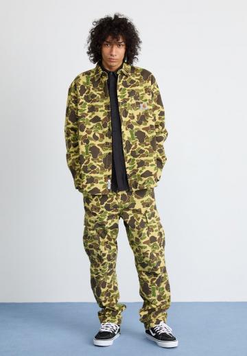 Брюки с накладными карманами