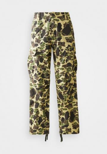 Брюки с накладными карманами