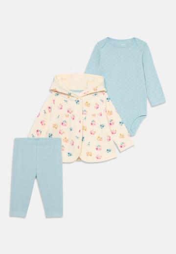 Набор одежды