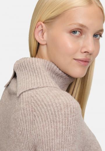 Вязаное платье