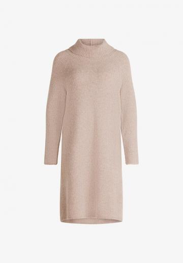 Вязаное платье