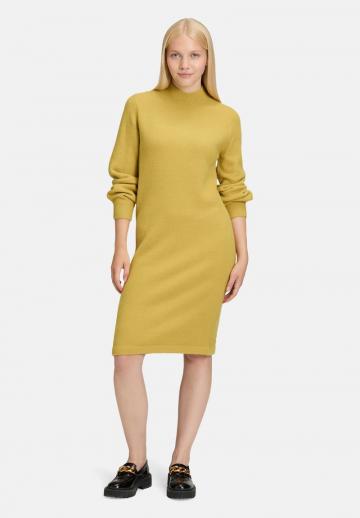 Вязаное платье