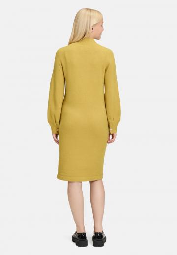 Вязаное платье