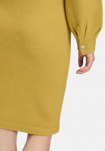 Вязаное платье