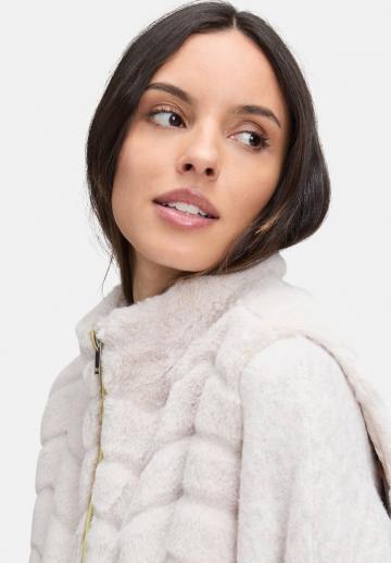 Пуховой жилет