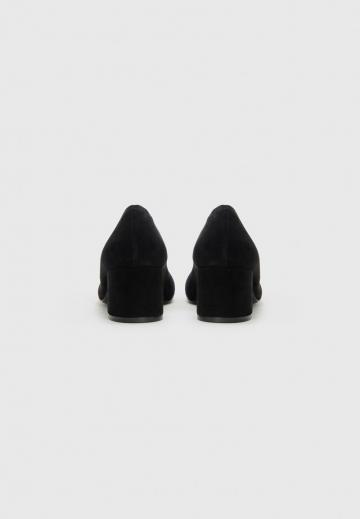 Туфли с высоким носом