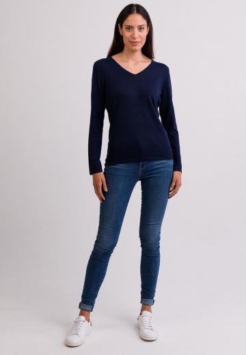 Пуловер с вырезом V