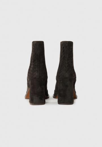 Высокие сапоги